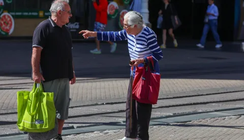 15.09.2025., Zagreb - Gradska svakodnevica. Uzurbani ritam ponedjeljkom u sredistu grada. Svatko na svoju stranu, poslovno, privatno ili samo ugodnja setnja turista obiljezila je jutro u centru grada. Photo: Sanjin Strukic/PIXSELL