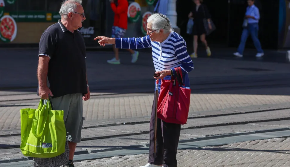15.09.2025., Zagreb - Gradska svakodnevica. Uzurbani ritam ponedjeljkom u sredistu grada. Svatko na svoju stranu, poslovno, privatno ili samo ugodnja setnja turista obiljezila je jutro u centru grada. Photo: Sanjin Strukic/PIXSELL