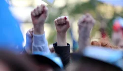 20.10.2018., Zagreb - Na Europskom trgu odrzan prosvjed protiv predlozene mirovinske reforme kojom se predvidja produljenje zivotne dobi za odlazak u punu starosnu mirovinu na 67 godina i dodatna penalizacija prijevremenog umirovljenja od cak 20,4 posto za pet godina ranijeg odlaska u mirovinu. Photo: Filip Kos/PIXSELL