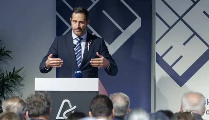 Zagreb, 07.10.2025. - Hrvatsko društvo za korporativno upravljanje i menadžment (CCGM) organiziralo je stručni skup "Može li Hrvatska imati održivi turizam?", na kojem su se okupili stručnjaci, znanstvenici i predstavnici turističkog sektora.Na fotografiji Tonči Glavina.foto HINA/ Edvard ŠUŠAK