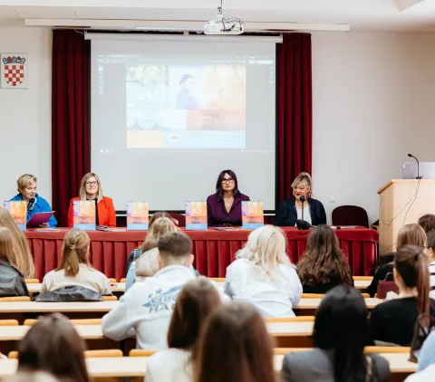 Promocija priručnika DUGA – PRIČA O JEDNAKOJ RAZLIČITOSTIVišnja Vekić KljaićUSTUPLJENE FOTOGRAFIJE