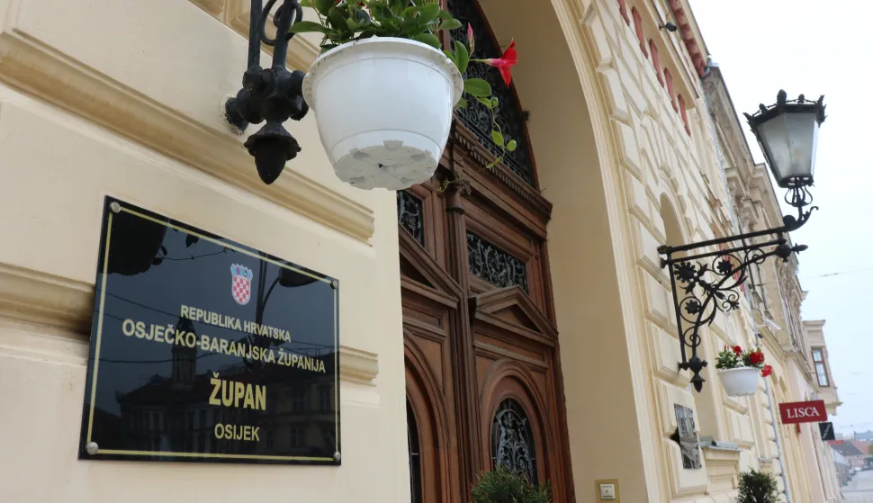 Osijek, 29. 04. 2021, Trg Ante Starcevica, zgrada Zupanije Osjecko baranjske.snimio GOJKO MITIĆ