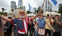 epa12440961 People celebrate after a peace deal is announced at Hostages Square in Tel Aviv, Israel, 09 October 2025. US President Donald Trump announced that Israel and Hamas have agreed on the first phase of his Gaza peace plan. The deal involves the release of Israeli hostages and Palestinian prisoners, the withdrawal of Israeli forces, and the delivery of humanitarian aid to Gaza. EPA/ABIR SULTAN