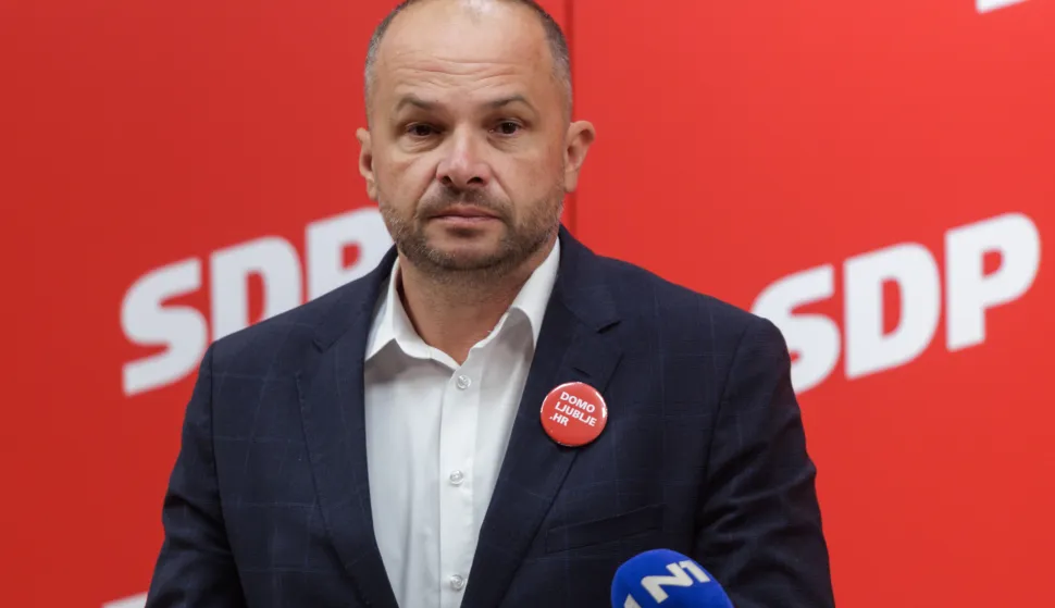 Zagreb, 01.10.2025. - Konferencija za novinare SDP-a u povodu Međunarodnog dan starijih osoba.Na fotografiji Siniša Hajdaš Dončić.foto HINA/ Edvard ŠUŠAK