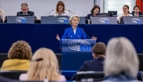 epa12438831 European Commission President Ursula von der Leyen (C) speaks during a debate on 'United Response to Russian violations of the EU airspaces and infrastructures' at the European Parliament in Strasbourg, France, 08 October 2025. The current plenary session runs from 06 October until 09 October 2025. EPA/CHRISTOPHE PETIT TESSON