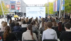 Osijek, 09. 10. 2025., Trg slobode, Dan otvorenih vrata, EU projekti, studenti, predavanje, mi&scaron;ljenje studenata, raspravaSNIMIO BRUNO JOBST