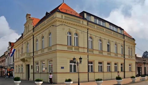 Prodaju 15 nekretnina, uglavnom su zemljišta