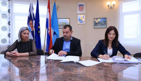 Potpisivanje ugovora OBŽ i Općina Čepin - vrtić ZvončićOBŽ