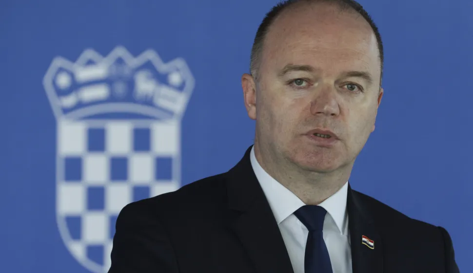 Zagreb, 16.04.2025. - Ministar demografije i useljeni&scaron;tva Ivan &Scaron;ipić dao je izjavu za medije prije sjednice Vlade. foto HINA/ Lana SLIVAR DOMINIĆ/ lsd&nbsp;