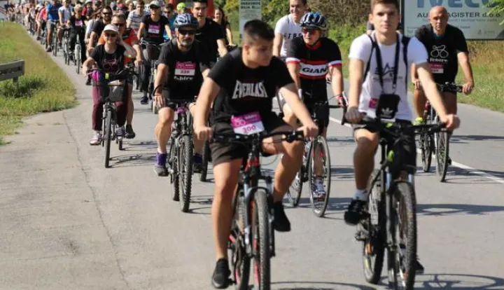 Osijek.15.09.2019. Trg Svetog Trojstva, treci dan Festivala FEBIRE - biciklijada do Zlatne GredeNa fotografijiBiciklisti na biljskoj cestiFoto:Marko Mrkonjic