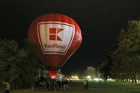 Osijek, 10. 10. 2025, Trg Svetog Trojstva, Tvrđa. Koncert Jelena Rozga, u povodu otvorenja novog Kauflanda u Osijeku...snimio GOJKO MITIĆ