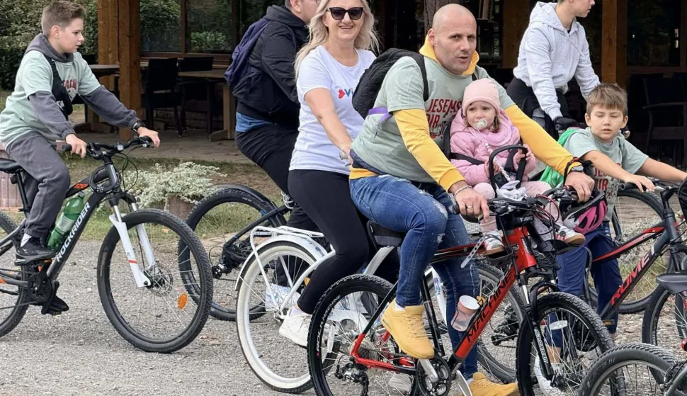 "Jesenski đir" okupio 500 biciklista: Vinkovčani uživali u suncu, vožnji i druženju, listopad 2025.