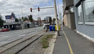 Auto nakon sudara na krovu u Strossmayerovoj ulici u Osijeku