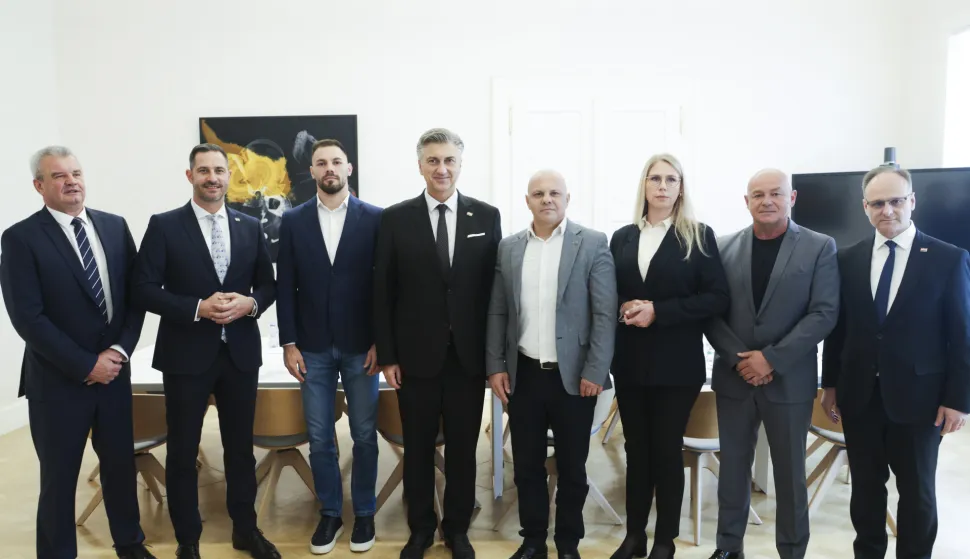 Zagreb, 13.10.2025. - Predsjednik Vlade Andrej Plenković primio je izaslanstvo Hrvatskog boksačkog saveza, predvođeno predsjednikom Bonom Bošnjakom. foto HINA/ Lana SLIVAR DOMINIĆ/ lsd