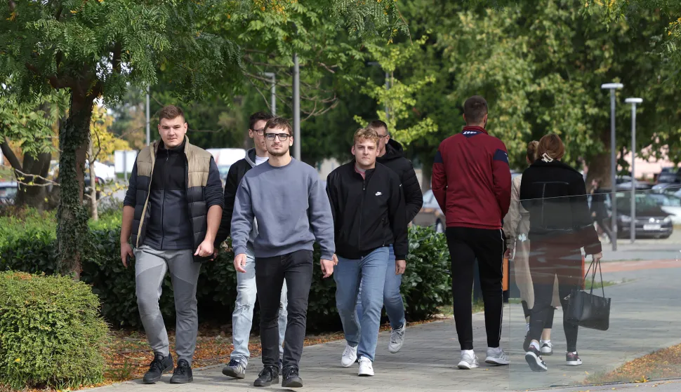 Osijek, 03. 10. 2025., Campus, Kampus, student, studenti, studentski život, studentski dom, brucoš, broucoši, nova akademska godina, akademska godina, Sveučilište J. J. Strossmayera u Osijeku, fakultet, ilustracije, fakulteti, slobodnjak, slobodnjaci SNIMIO BRUNO JOBST