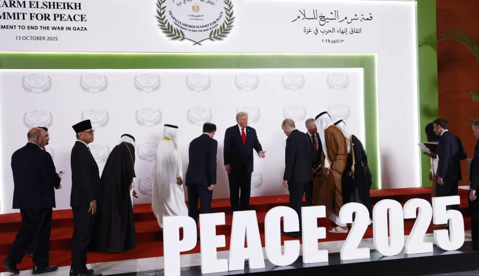 epa12451533 US President Donald Trump (C) and leaders pose during the family picture at the Gaza Peace Summit in Sharm El-Sheikh, Egypt, 13 October 2025. US President Donald Trump alongside Egypt's President Abdel Fattah al-Sisi with leaders from more than 20 countries attend the summit in Sharm El-Sheikh. The first phase of Gaza peace plan between Israel and Hamas involves the release of Israeli hostages and Palestinian prisoners, the partial withdrawal of Israeli forces, and the delivery of humanitarian aid to Gaza. EPA/YOAN VALAT/POOL