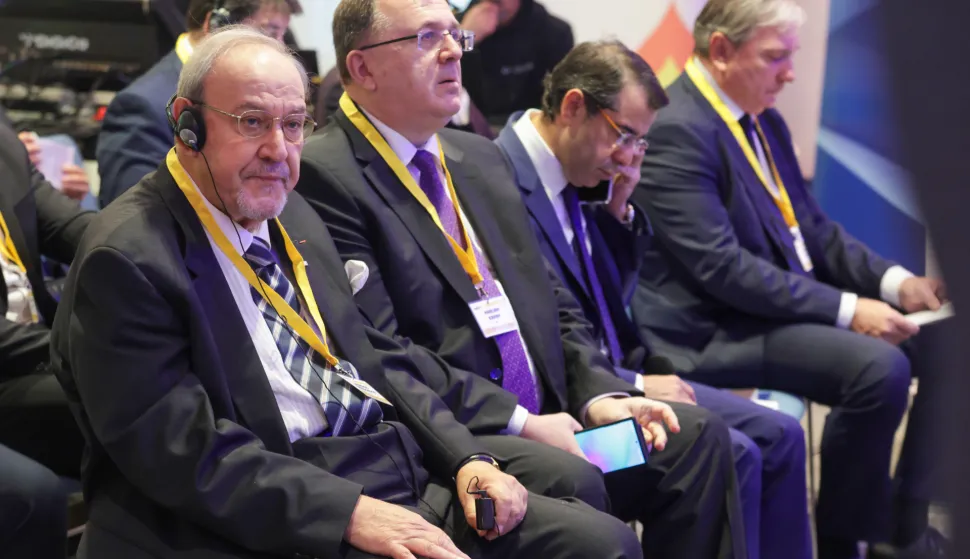 Zagreb, 14.10.2025.- Institut za europske i globalizacijske studije i Atlantsko vijeće Hrvatske organizirali su Međunarodni energetski forum INTERENEF, pod pokroviteljstvom Ministarstva gospodarstva. Središnja tema je Novi energetski poredak - izazovi i mogućnosti, s fokusom na energetske korporacije, tehnološku modernizaciju, umjetnu inteligenciju, energetsko tržište i pozicioniranje Hrvatske kao plinskog čvorišta Europske unije. Na fotografiji Georgiou Theodossios, Marijan Krpan.foto HINA/ Admir BULJUBAŠIĆ/ abu