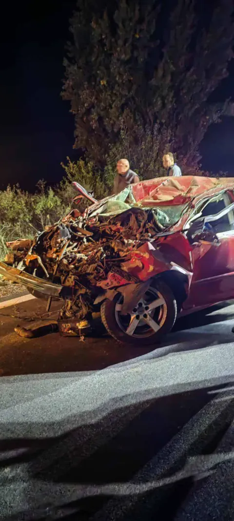 Auto završio ispod kombajna