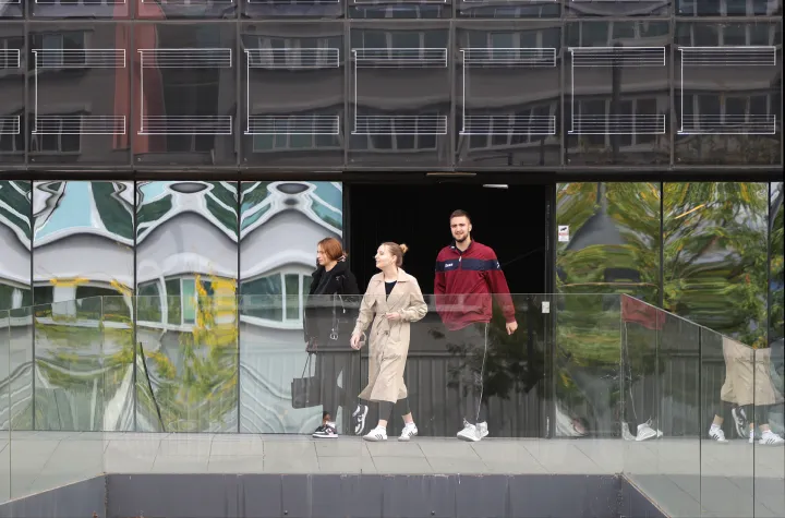 Osijek, 03. 10. 2025., Campus, Kampus, student, studenti, studentski život, studentski dom, brucoš, broucoši, nova akademska godina, akademska godina, Sveučilište J. J. Strossmayera u Osijeku, fakultet, ilustracije, fakulteti, slobodnjak, slobodnjaci SNIMIO BRUNO JOBST