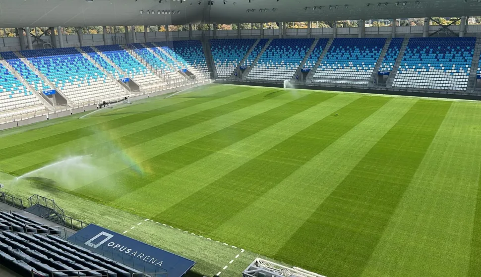 Opus Arena. NK Osijek. Novi travnjak
