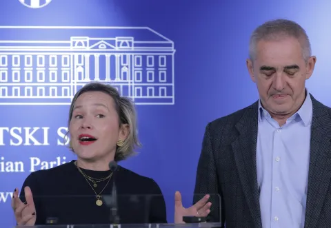 Zagreb.14.10.2025.-- Zastupnici Možemo! Ivana Kekin i Damir Bakić održali su konferenciju za medije s temom "Prijedlog izmjena i dopuna Zakona o zdravstvenom osiguranju – inicijativa Kluba Možemo! ".Foto HINA/Tomislav Pavlek/ tp