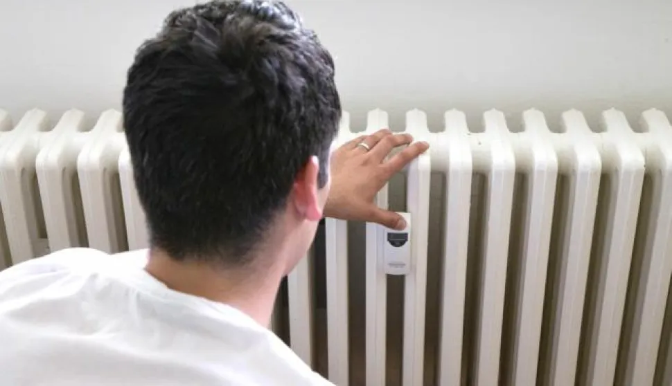 13.05.2015., Zagreb - Stanari zgrade u ulici Viktora Kovacica 24 zale se na poskupljenje grijanja nakon ugradnje razdjelnika za radijatore. Photo: Davor Puklavec/PIXSELL------3 STUPCA COLORNOVOSIT