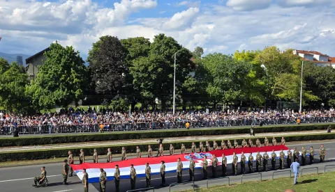 U Zagrebu se održava vojni mimohod povodom Dana pobjede i domovinske zahvalnosti, Dana hrvatskih branitelja i 30. obljetnice vojno-redarstvene operacije "Oluja"