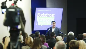 Zagreb, 14.10.2025. - Konferencija Budućnost transporta i logistike u organizaciji Motus medie. Na fotografiji potpredsjednik Vlade i ministar mora, prometa i infrastrukture Oleg Butković. foto HINA/ Lana SLIVAR DOMINIĆ/ lsd