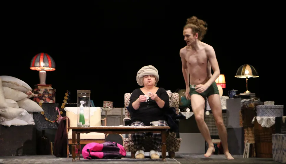 Osijek, 15. 10. 2025, Dječje kazalište Branka Mihaljevića u Osijeku. Pressica i ulomak iz predstave/premijere, Balonom iznad Kapadokije, u režiji Tamare Kučinović.snimio GOJKO MITIĆ