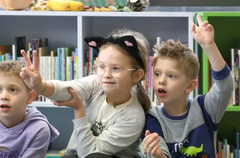 Osijek, 15. 10. 2025., Gradska knjižnica, Jug 2, Zavičajna pričaonica s Dubravkom Pađen Farkaš, Dubravka Pađen Farkaš, OŠ Grigor Vitez, učenici, 2. razred SNIMIO BRUNO JOBST