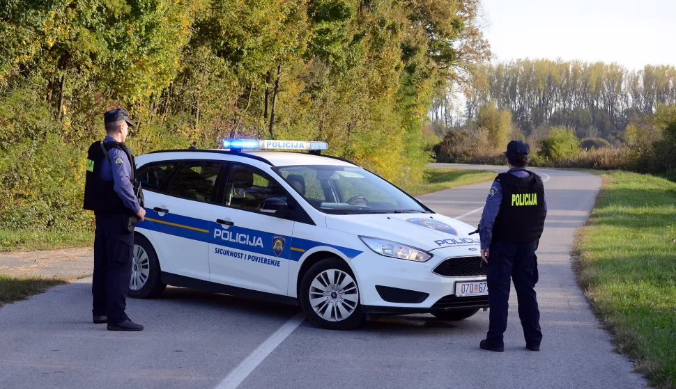 hrastin, šodolovci, 21 listopada 2019, 17,00 sati, šuma tomin hrast, policija, osiguranje i potraga za pljačkašima koji su ranili i opljačkali zaštitare, novinar sandra lacićsnimio zdenko pušić