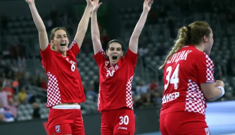 Zagreb, 23.10.2019 - Prijateljska utakmica ženskih reprezentacija Hrvatske i Njemačke u Areni Zagreb. Na slici hrvatske rukometašice slave zavšetak utakmice sa nerješenim rezultatom 21 - 21.foto HINA/ Damir SENČAR/ ds