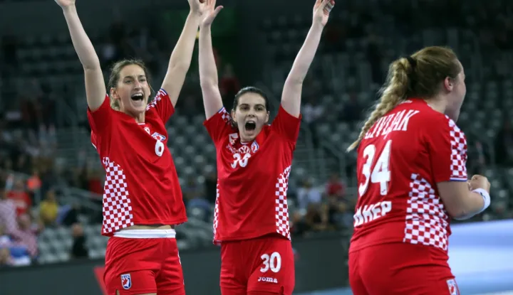 Zagreb, 23.10.2019 - Prijateljska utakmica ženskih reprezentacija Hrvatske i Njemačke u Areni Zagreb. Na slici hrvatske rukometašice slave zavšetak utakmice sa nerješenim rezultatom 21 - 21.foto HINA/ Damir SENČAR/ ds