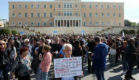 epa12452651 Protesters take part in a demonstration held as part of a 24-hour nationwide general strike, in Athens, Greece, 14 October 2025. The Athens Labor Center (EKA) and the Civil Servants' Confederation (ADEDY) are staging a 24-hour general strike in response to the provisions of the new labor bill being debated in Parliament, which establishes the '13-hour workday.' EPA/ORESTIS PANAGIOTOU