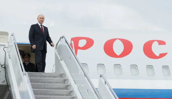 epa12304325 Russian President Vladimir Putin boards a Ilyushin Il-96-300 aircraft of the Rossiya Special Flight Squadron before departing from Joint Base Elmendorf-Richardson following his meeting with US President Trump, in Anchorage, Alaska, USA, 15 August 2025 (issued 16 August 2025). EPA/GAVRIIL GRIGOROV/SPUTNIK/KREMLIN/POOL MANDATORY CREDIT