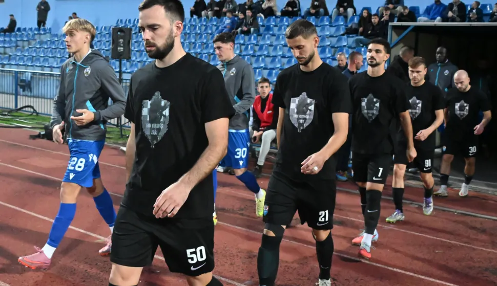 Vinkovci, 17.10.2025. - Susret 10. kola hrvatskog nogometnog prvenstva Vukovar 1991 - Lokomotiva. foto HINA/ Gordan PANIĆ/ gp