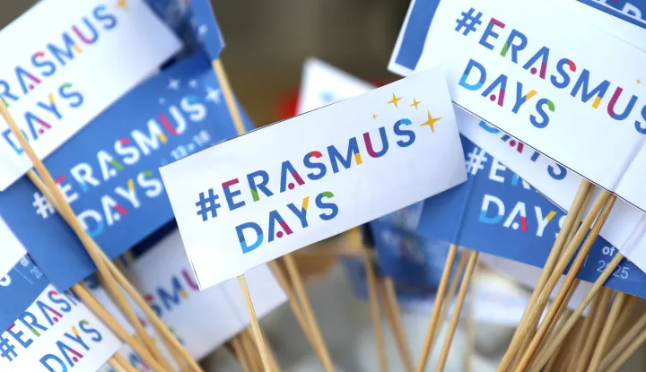 Osijek, 17. 10. 2025., Trg slobode, Dan ERASMUS, Dan ERASMUSA, ERASMUS+, Medicinska &scaron;kola Osijek, vježbanje, mjerenje &scaron;ećera, dijabetes, krvni tlak, mjerenje, tlakSNIMIO BRUNO JOBST