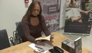 U vinkovačkoj Gradskoj knjižnici i čitaonici predstavljena je knjiga "Mi, djeca Sarajeva" novinarke i spisateljice Mensure Burridge