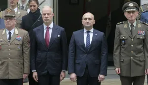 Zagreb.21.10.2025.- Sastanak ministra obrane Ivana Anušića s mađarskim kolegom Kristofom Szalay-Bobrovniczkyjem.Na slici Ivan Anušić,Kristof-Bobrovniczkyji i Tihomir Kundid.Foto HINA/Tomislav Pavlek/ tp