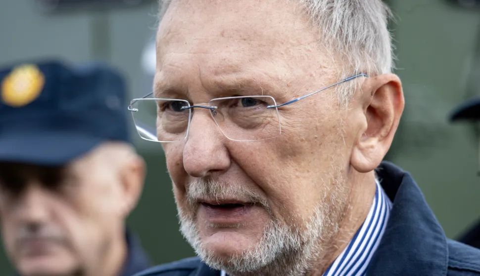 Zagreb, 28.9.2025 - Dan policije obilježava se na zagrebačkom jezeru Bundek gdje se posjetitelji mogu upoznati s radom svih rodova policije i uz cjelodnevni program pogledati prezentaciju različitih taktičko-tehničkih vještina. Na slici Davor Božinović.Foto Hina/ Dario GRZELJ/ dag