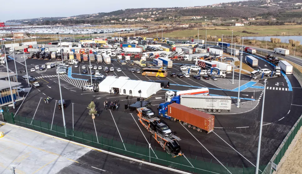 10.01.2024., Kopar, Slovenija - U luci Kopar otvoren je novi kamionski terminal. Photo: Ziga Zivulovic jr./F.A. BOBO