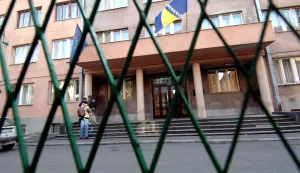 11.10.2008., Sarajevo, BiH - Federalni MUP. Osumnjicena trojka za podmetanje eksplozivne naprave u trgovackom centru FIS u vitezu ptivedena je na saslusanje u prostorije federalnog MUP-a odakle su prebaceni policijskim vozilima u drzavno tuziteljstvo suda BiH.Photo: Zvonimir Coric/Vecernji list