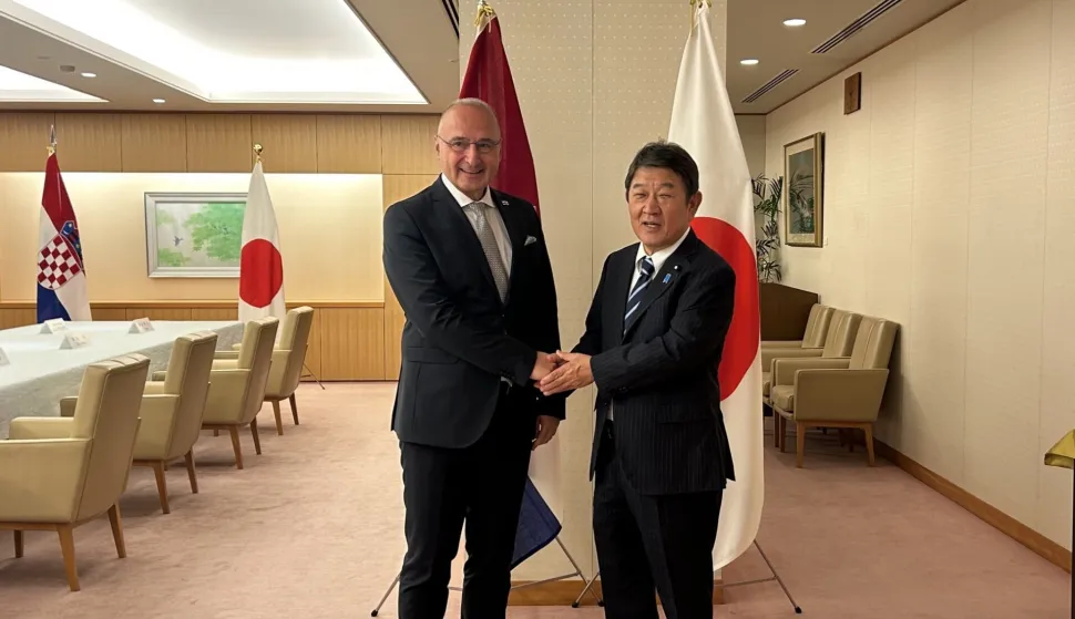 ZAGREB, 22. listopada 2025. (Hina) - Ministar vanjskih i europskih poslova Gordan Grlić Radman u srijedu je na konferenciji o razminiranju Ukrajine u Tokiju potvrdio predanost Hrvatske humanitarnom razminiranju i dijeljenju više od tri desetljeća iskustva kao temelju za siguran i održiv oporavak te zemlje, priopćio je MVEP.