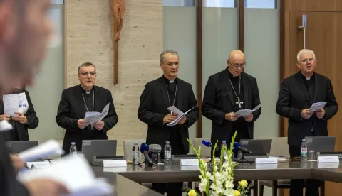 Zagreb, 21.10.2025 - 71. plenarno zasjedanje Sabora Hrvatske biskupske konferencije održano je pod predsjedanjem predsjednika HBK-a zagrebačkog nadbiskupa Dražena Kutleše. Na slici Josip Bozanić, Dražen Kutleša, Giorgio Lingua i Mate Uzinić. Foto Hina/ Dario GRZELJ/ dag