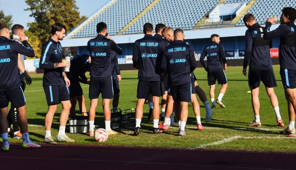 Dobro raspoloženje u momčadi Cibalije uoči dolaska HrvacaFOTO: HNK CIBALIA