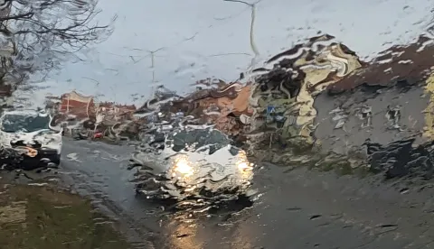 Osijek, 23. 01. 2025, Kiša, vremenske prilike, klimatske promjene, sumrak, smanjena vidljivost, promet...snimio GOJKO MITIĆ