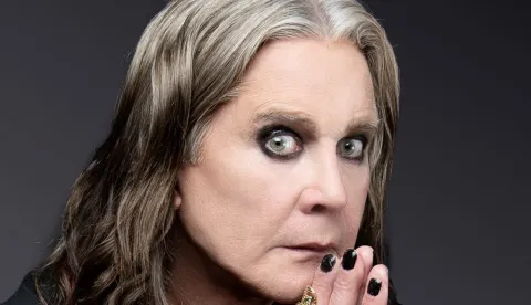 ZAGREB, 23. listopada 2025. (Hina) - Hrvatsko izdanje memoara Ozzyja Osbournea "Posljednje pomazanje" objavljeno je u hrvatskom prijevodu paralelno sa svjetskom premijerom, izvijestio je izdavač knjige, zagrebački Rockmark koji će ovogodišnje izdanje svog kalendara posvetiti upravo tom slavnom glazbeniku.