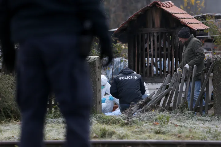 snimio Davor KIBEL,Osijek, 18.12.2017. Vukovarska ulica, u dvorištu obiteljske kuće pronađeno tijelo gospođe starije dobi, smrtni slučaj, policija, očevid