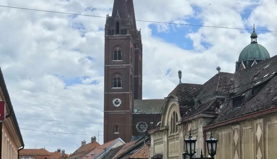 ĐAKOVO - ILUSTRACIJA, KORZO, SVIBANJ 2024.