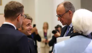 epa12476771 (L-R) Estonia's Prime Minister Kristen Michal, French President Emmanuel Macron, Germany's Chancellor Friedrich Merz and European Central Bank President Christine Lagarde talk during a EU Summit working dinner at the European Council building in Brussels, Belgium, 23 October 2025. EU leaders discussed the situation in Ukraine, European defense, developments in the Middle East, competitiveness, housing and migration. EPA/Francois Walschaerts/POOL